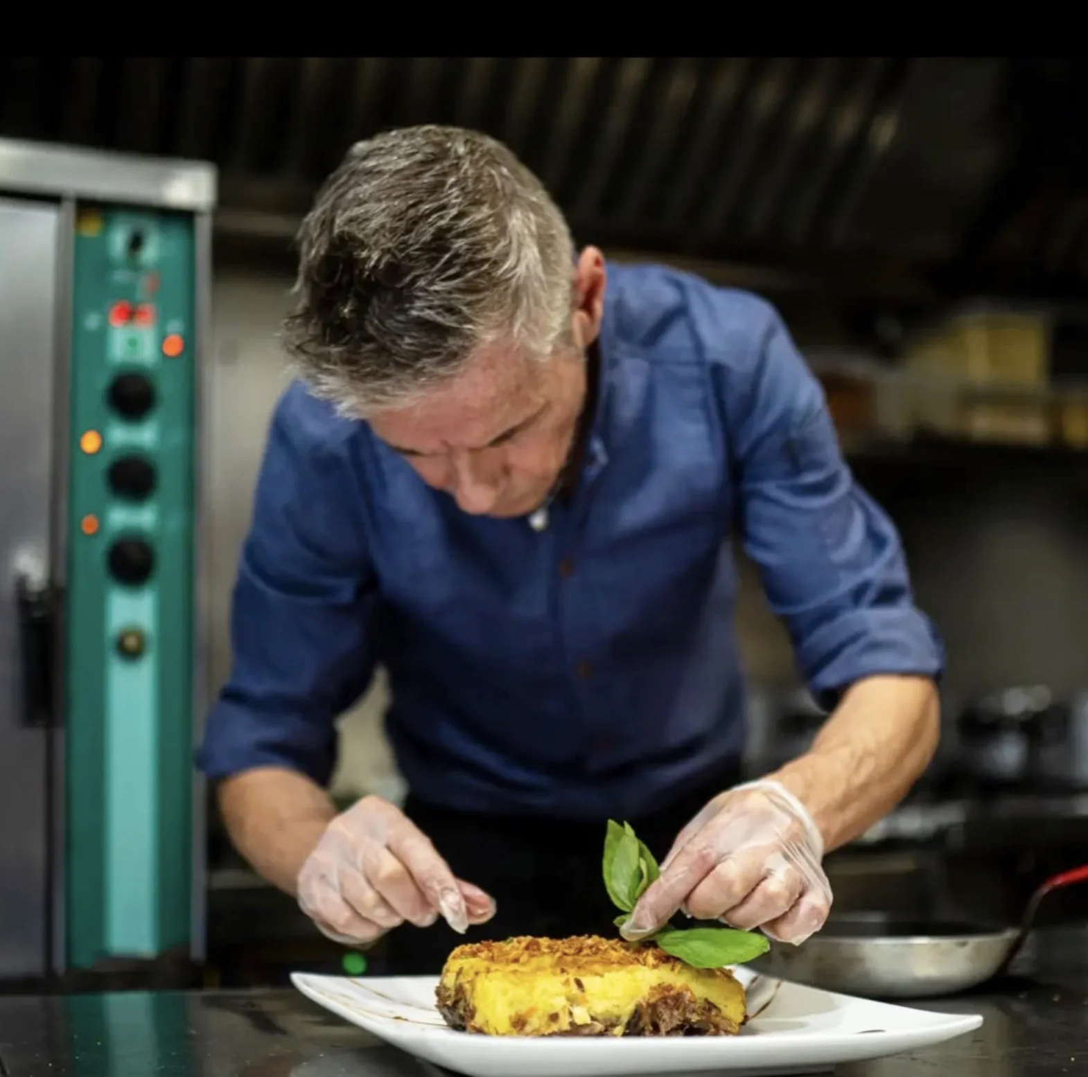 Chef en cuisine - Le Turf Marseille