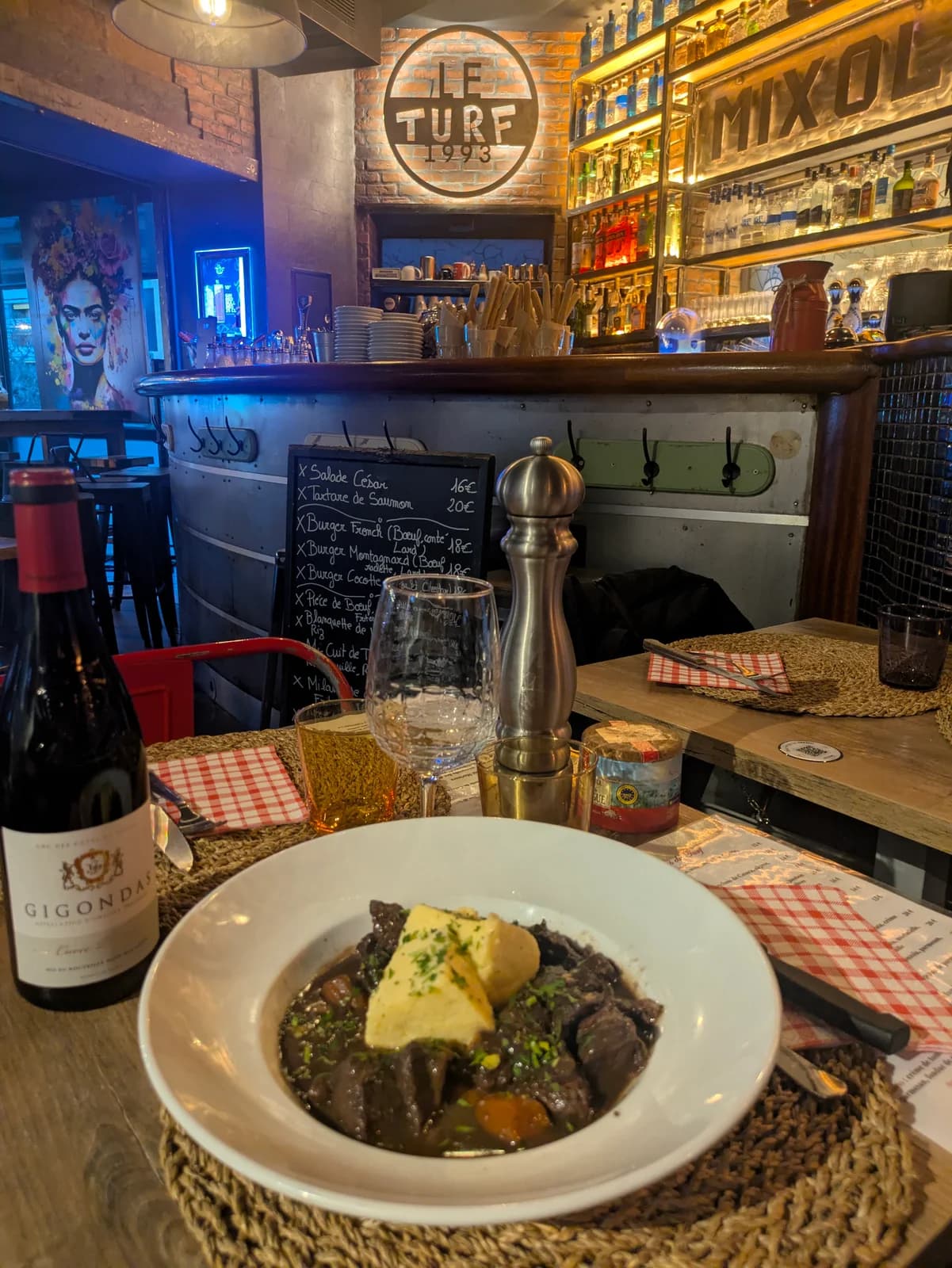 Bar intérieur Le Turf - ambiance soir